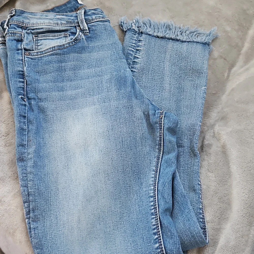 LADIE'S BLACK DAISY JEANS - Picture 5 of 5